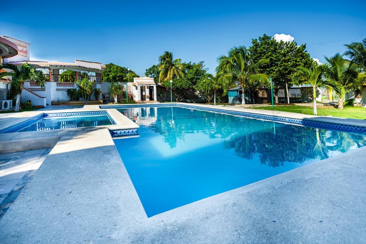 Capital O Oxtankah,Chetumal Bay Hotel Calderitas Exterior photo